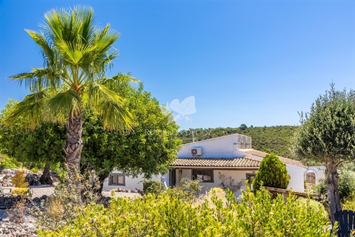 Detached 3 bedroom extended and renovated quinta with pool & 4,100 m² of garden and pool. Near Loulé