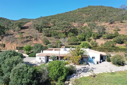 Detached 3 or 4 bedroom cottage with 1 bedroom self contained annex, plunge pool & land, Santa Catar