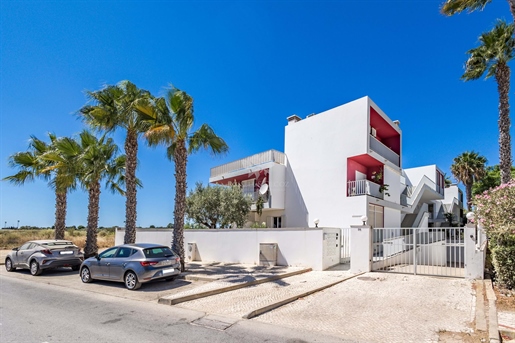 Well presented 1 bedroom apartment with sea view & off street parking in Santa Luzia near Tavira.