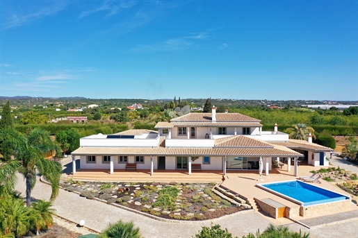 Villa de luxe de 3 ou 4 chambres avec piscine et 1er étage indépendant près de Tavira