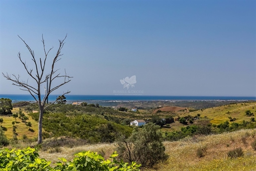 2 + detached villa with splendid views, in the country near to Tavira.