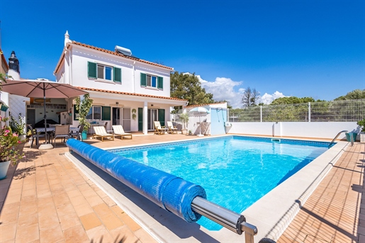 Detached 3 bedroom villa with office or 4th bedroom and pool in Fuseta.