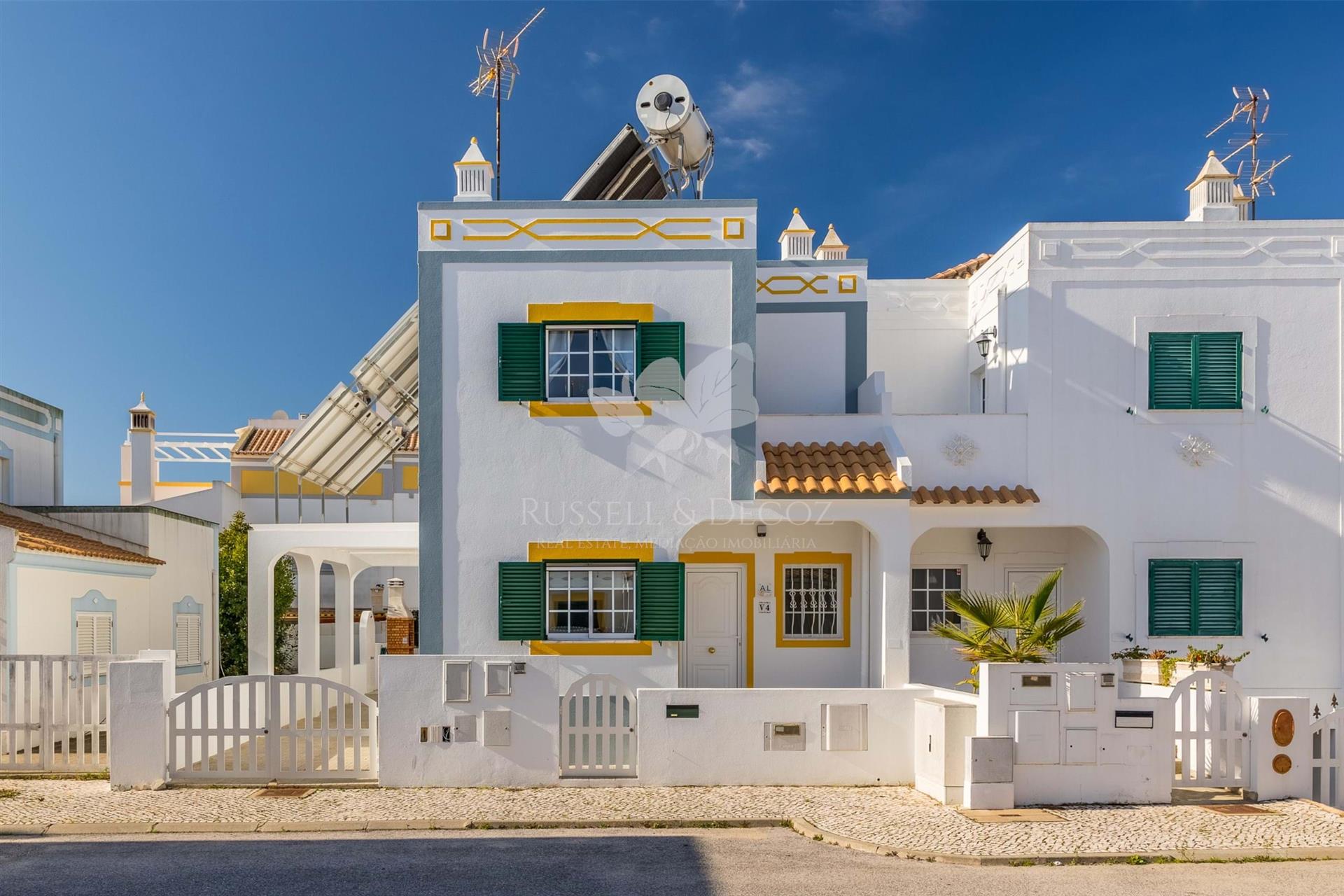 Maison Jumelée de 3 Chambres à Deux Pas de la Plage, à Manta Rota