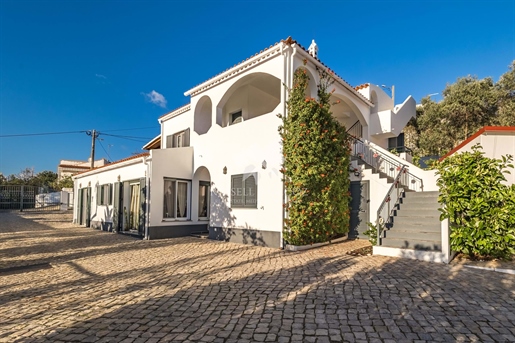 Versatile 5 bedroom villa, divided into two self contained units with pool, near São Brás de Alporte
