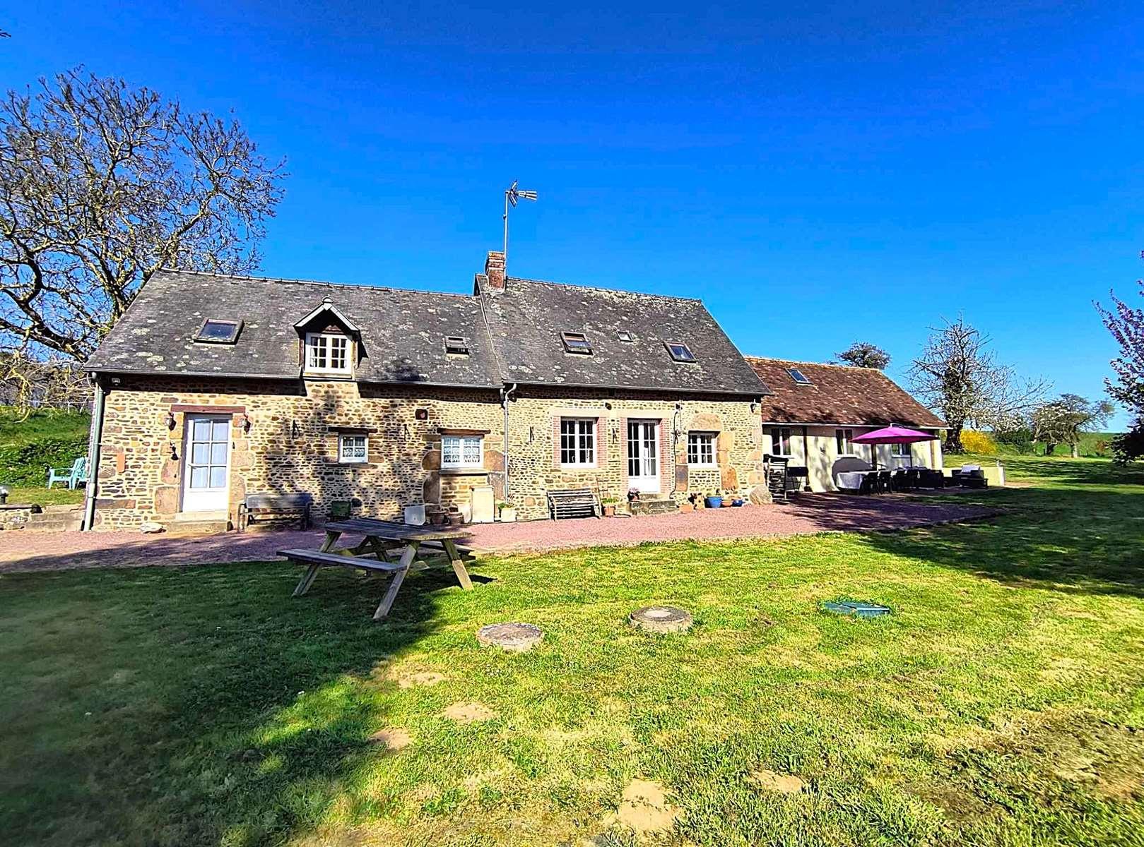 Lovely detached stone house with 2 gîtes