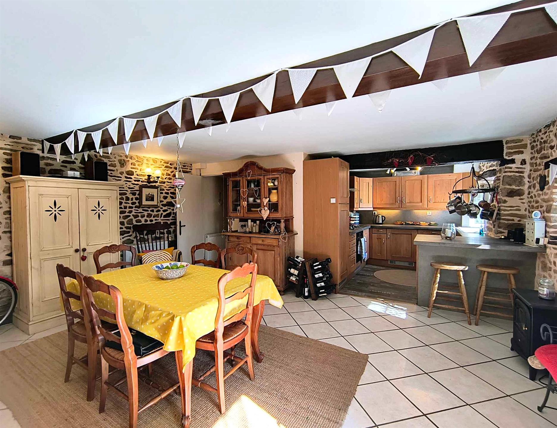 Lovely detached stone house with 2 gîtes