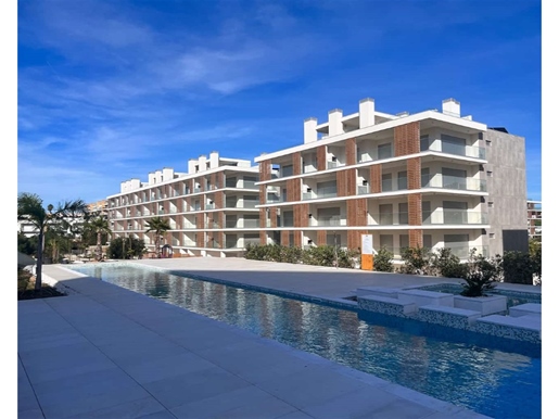 Albufeira (Algarve), 4 pièces, avec une grande terrasse en résidence avec piscine et jardin