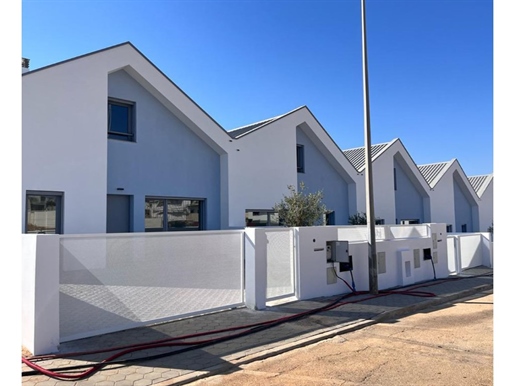 Arade Villas, Ferragudo (Algarve) Villa mitoyenne V3+1 à l'architecture élégante et contemporaine
