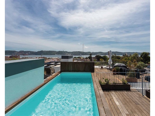 Belém (Lisbon), 3-Bedroom flat, view over the Tagus and Botanic Garden, with rooftop terrace