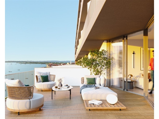 3-Bedroom Duplex touristic flat in Upon Bay Mundet Seixal, ideal to live in or for investment