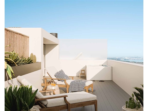3-Bedroom Duplex flat, Seixal (Lisbon area) with a private rooftop terrace in a commonhold with pano