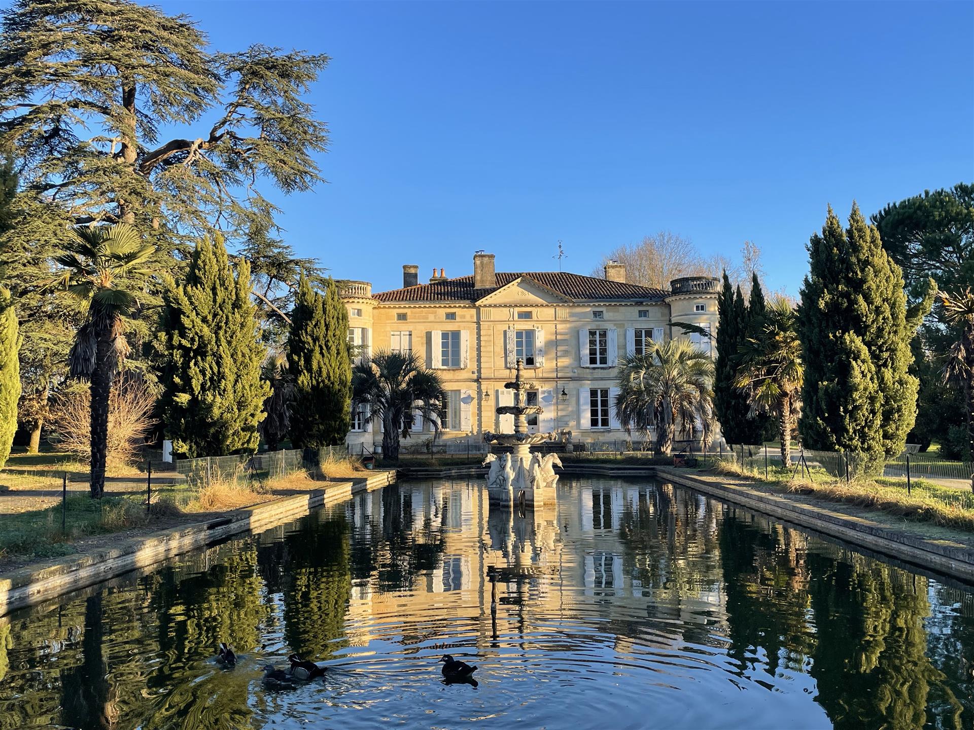 Exceptional castle in a wooded park of 21,537 m²