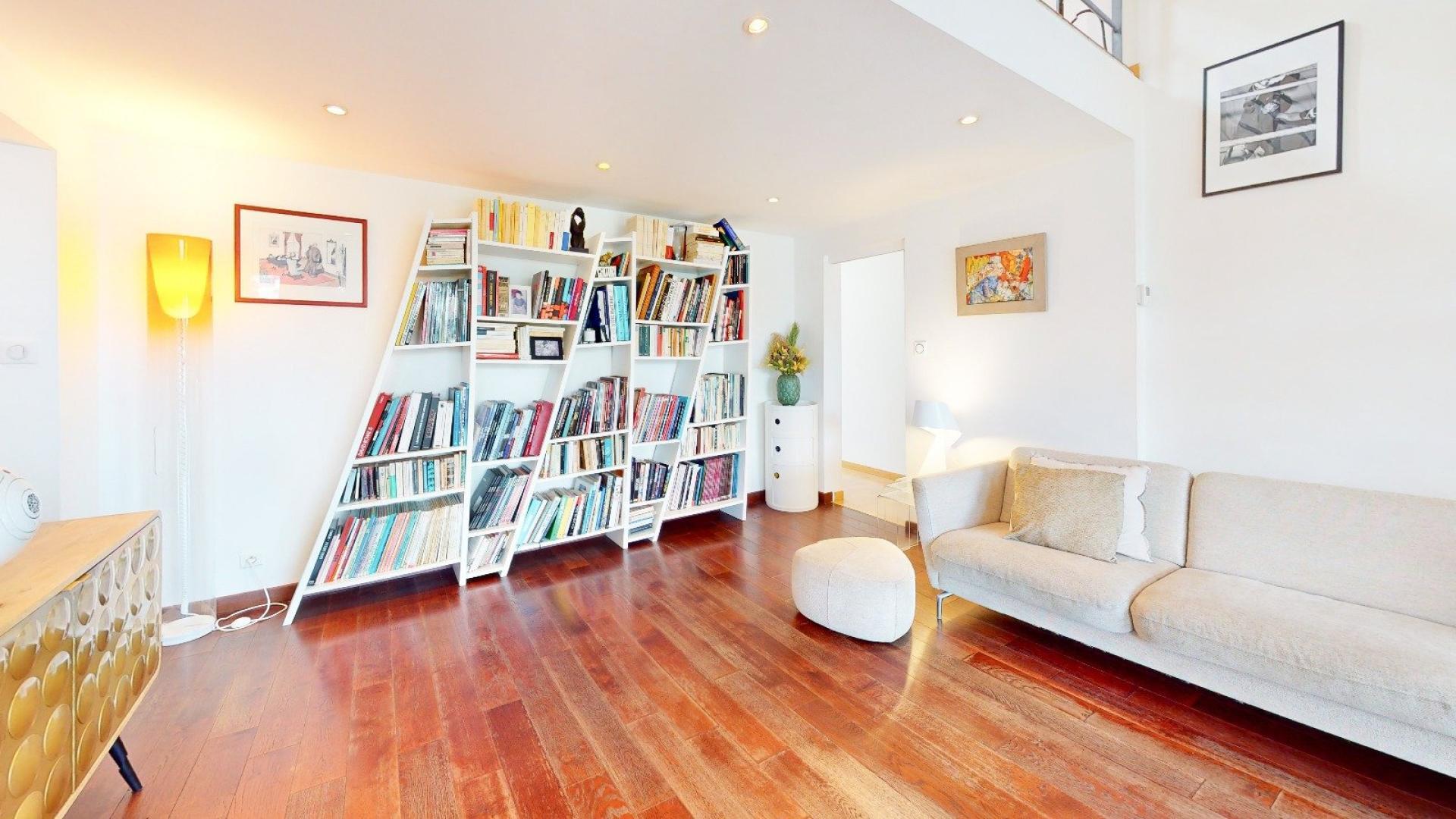 Purchase: Luxury property (13007)