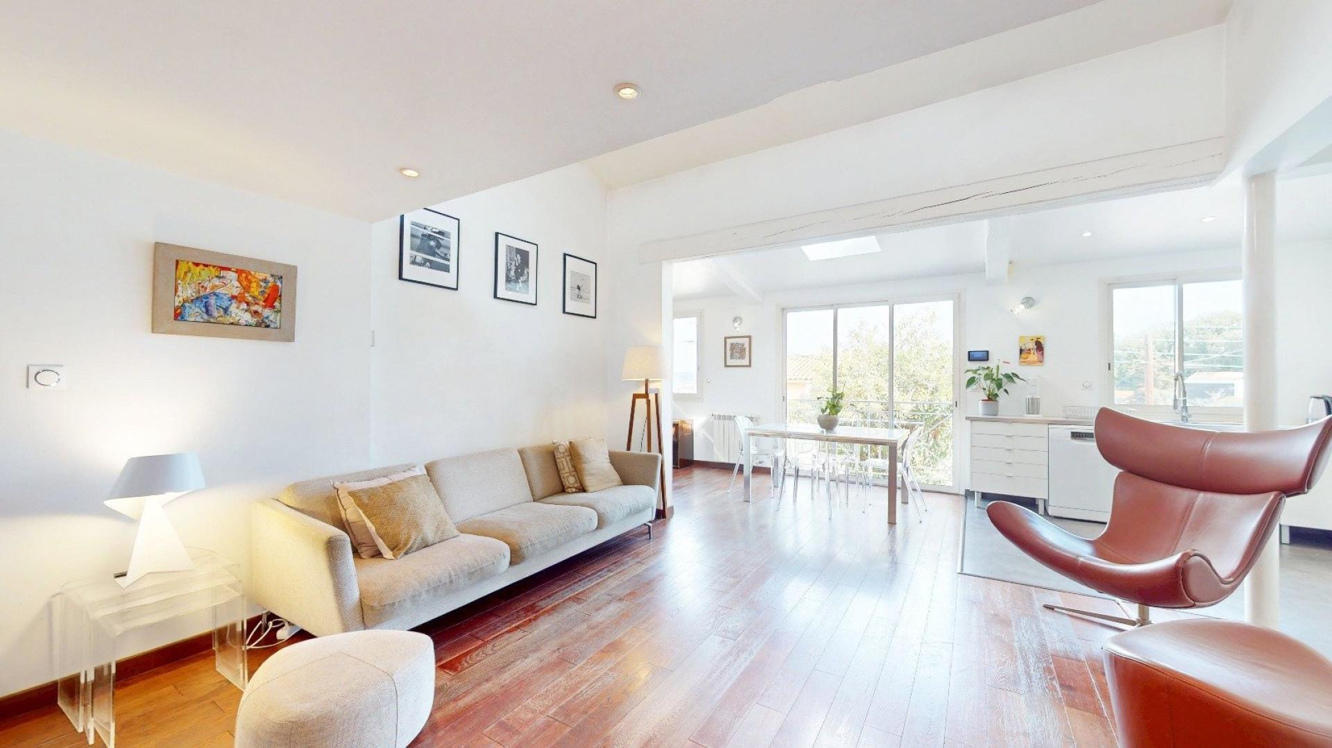 Purchase: Luxury property (13007)