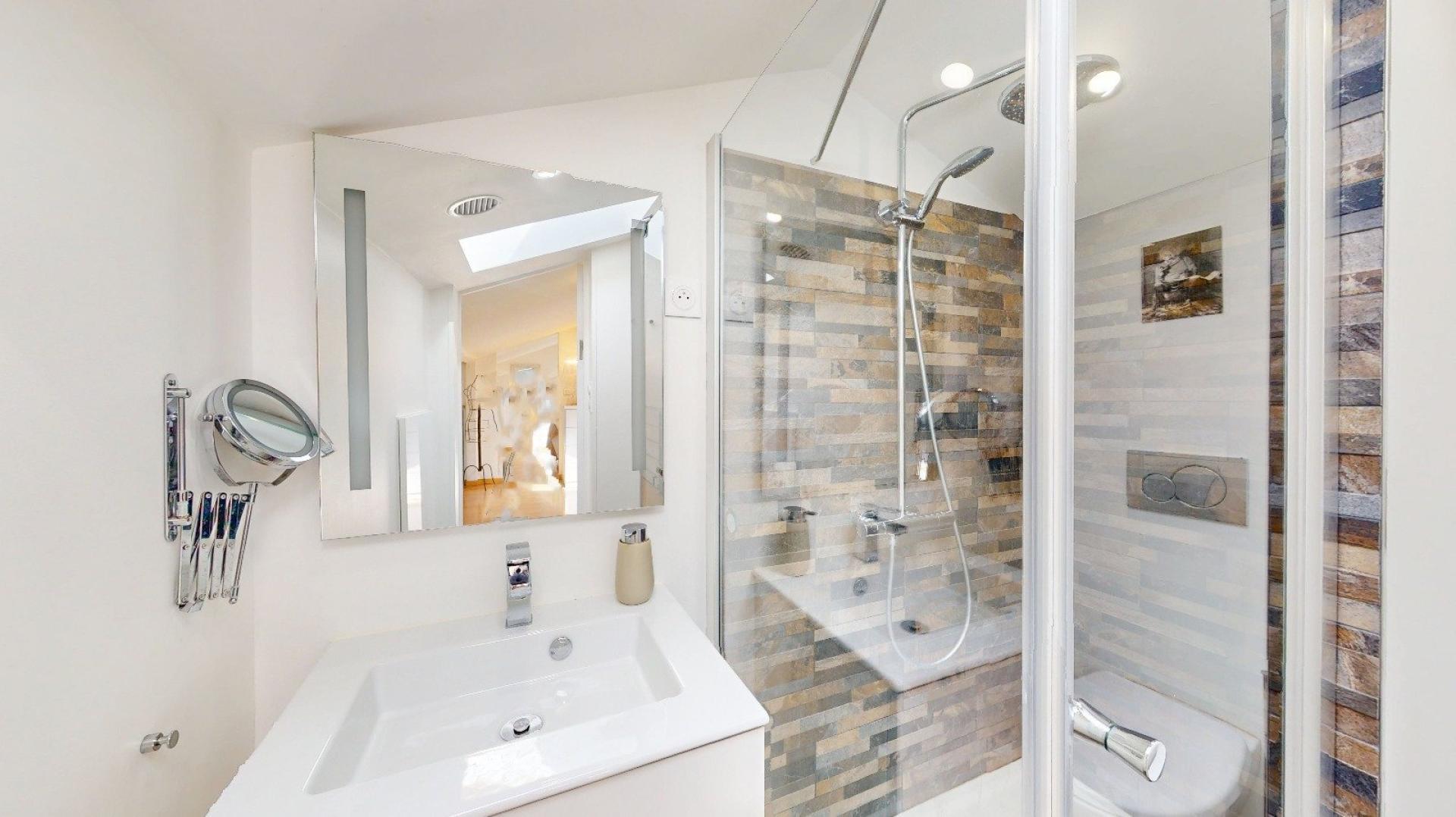 Purchase: Luxury property (13007)