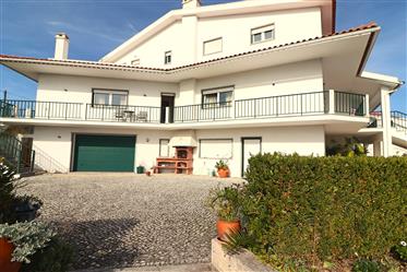 Villa spacieuse avec 4 chambres, piscine et excellent accès à Bombarral