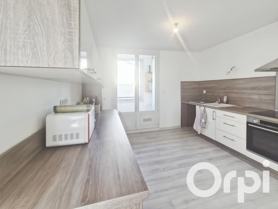 Appartement à louer, 70m², Pont-Saint-Esprit