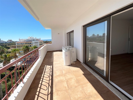Apartamento de 2 dormitorios en venta en Portimão (Praia do Vau)