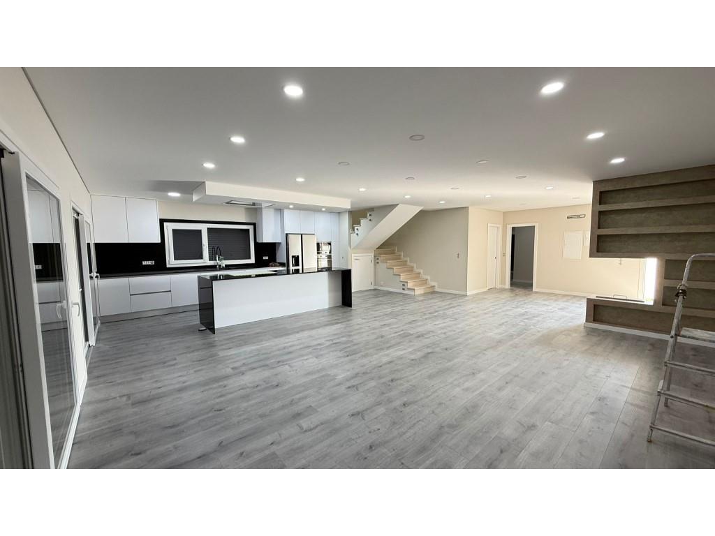 4-Bedroom house with pool, backyard, and garage