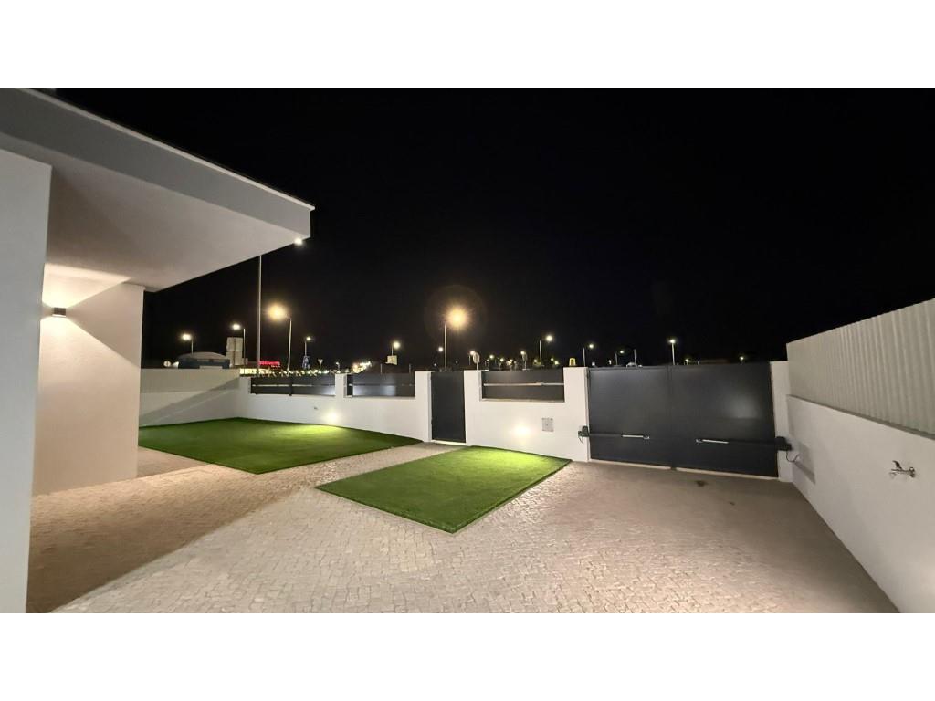 4-Bedroom house with pool, backyard, and garage