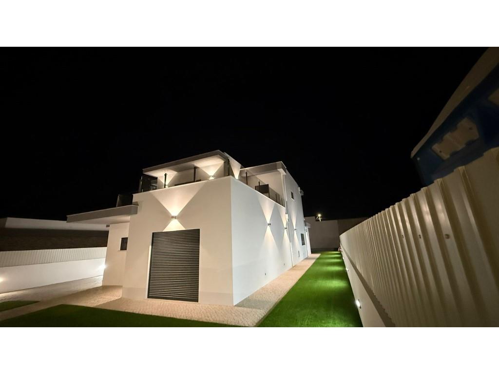 4-Bedroom house with pool, backyard, and garage