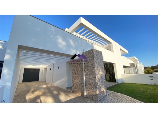 Luxury Villa with Garage and Pool