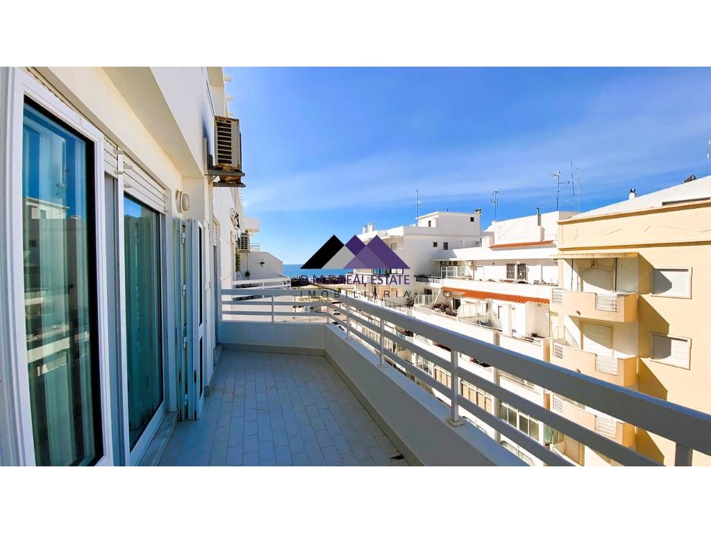 3 bedroom apartment with garage box