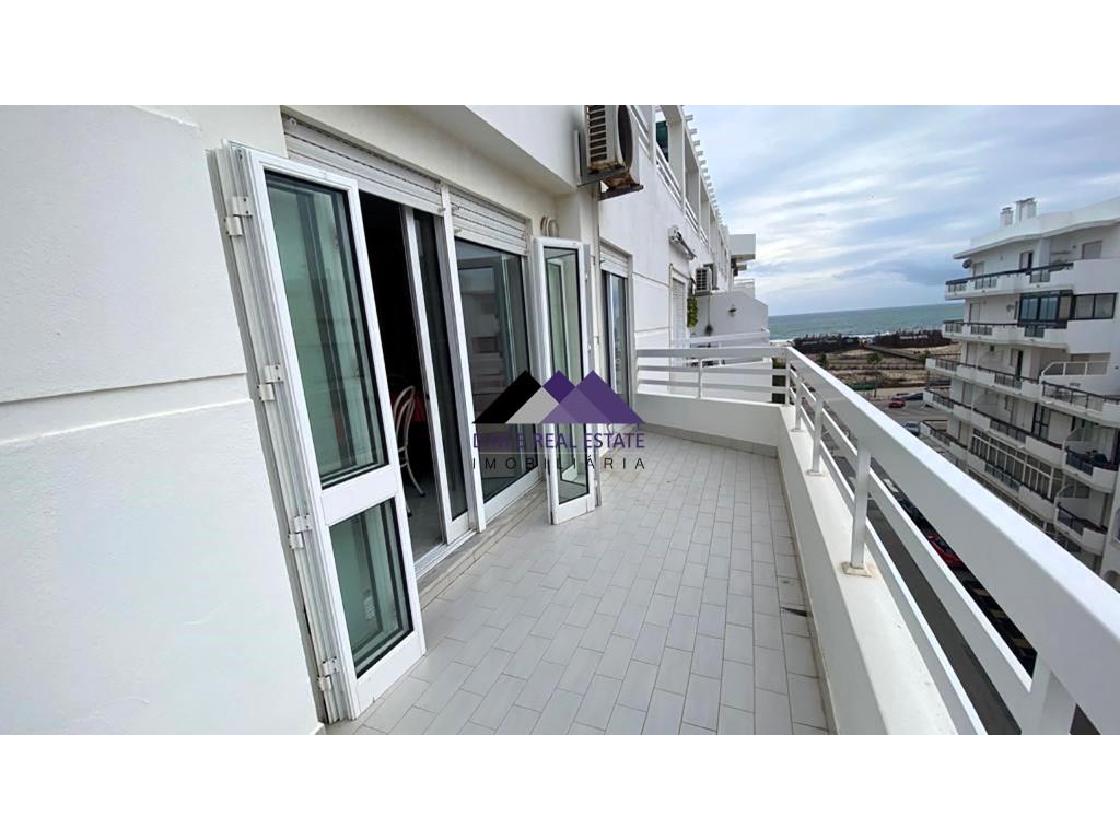 3 bedroom apartment with garage box