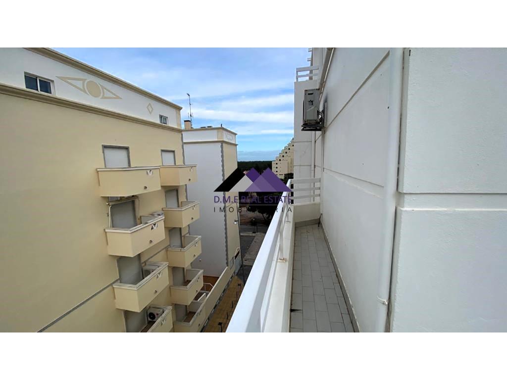 3 bedroom apartment with garage box