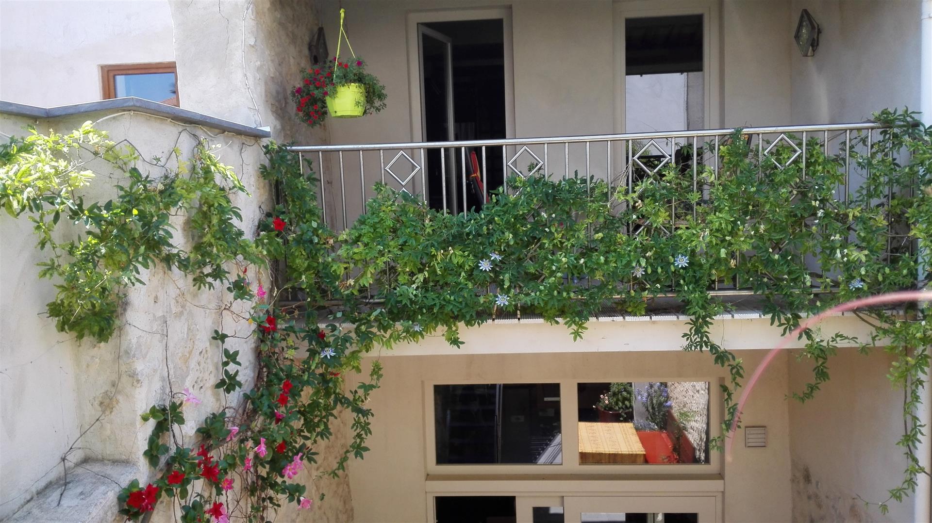 Beautiful B&B, completely renovated located in the center of Leucate Village 2 km from the beach.