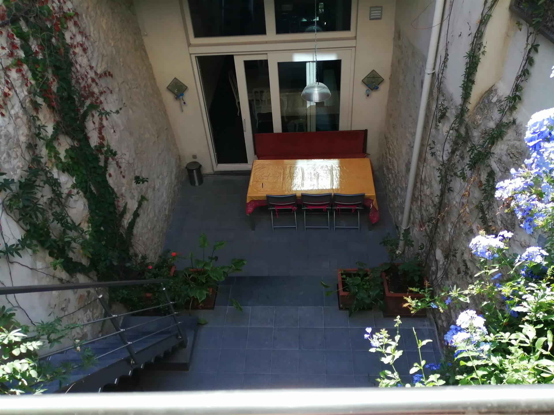 Beautiful B&B, completely renovated located in the center of Leucate Village 2 km from the beach.