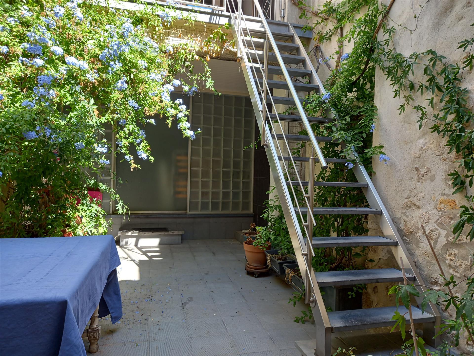 Beautiful B&B, completely renovated located in the center of Leucate Village 2 km from the beach.