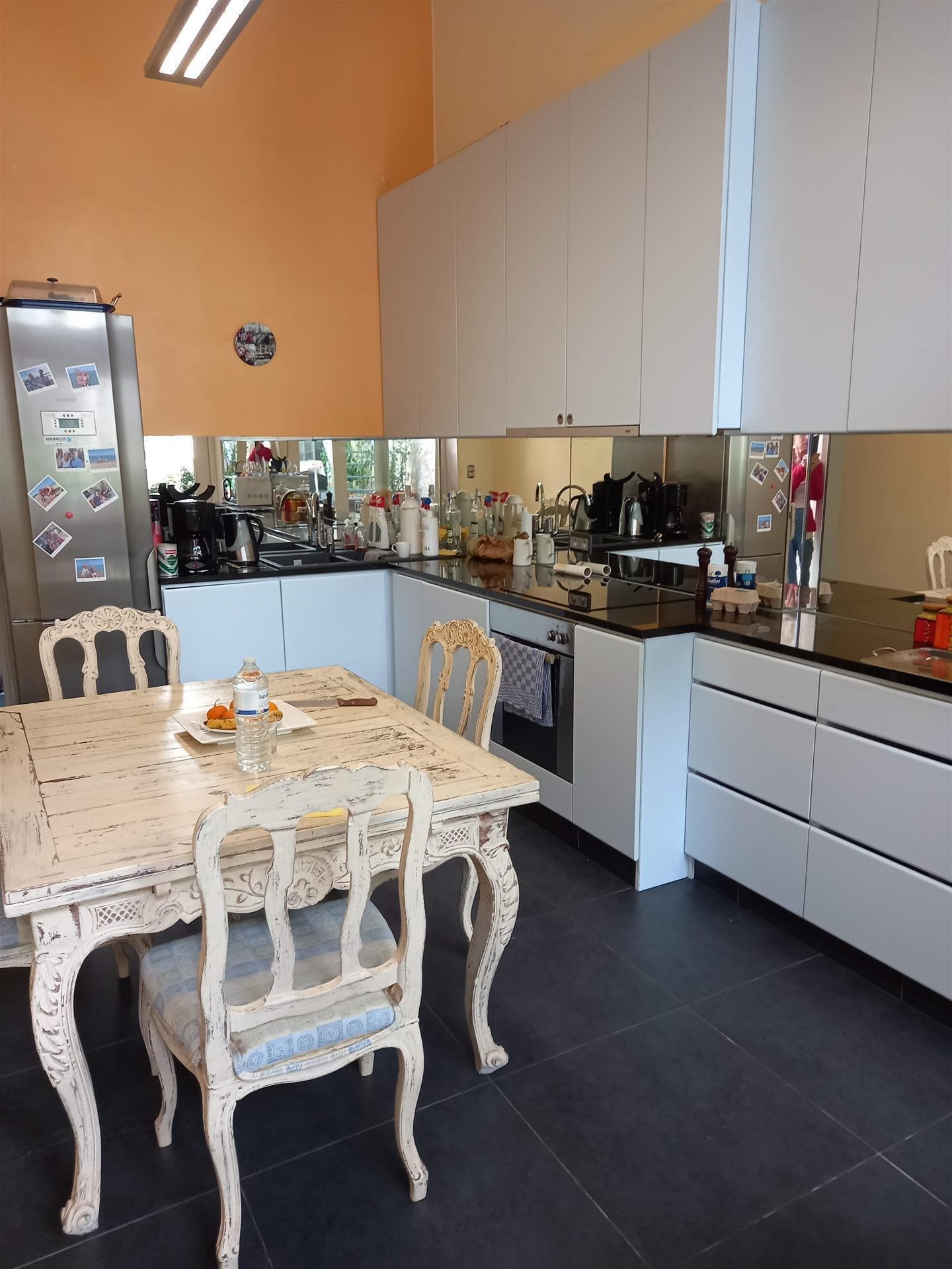 Beautiful B&B, completely renovated located in the center of Leucate Village 2 km from the beach.