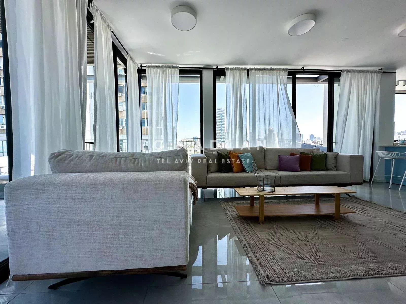 For sale in Tel-Aviv. Bograshov beach. Amazing penthouse of 2 bedrooms