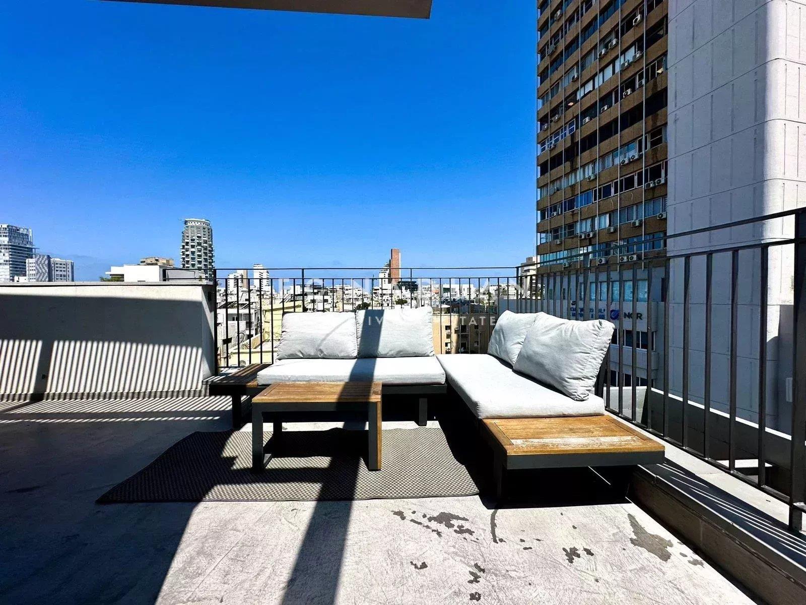 For sale in Tel-Aviv. Bograshov beach. Amazing penthouse of 2 bedrooms