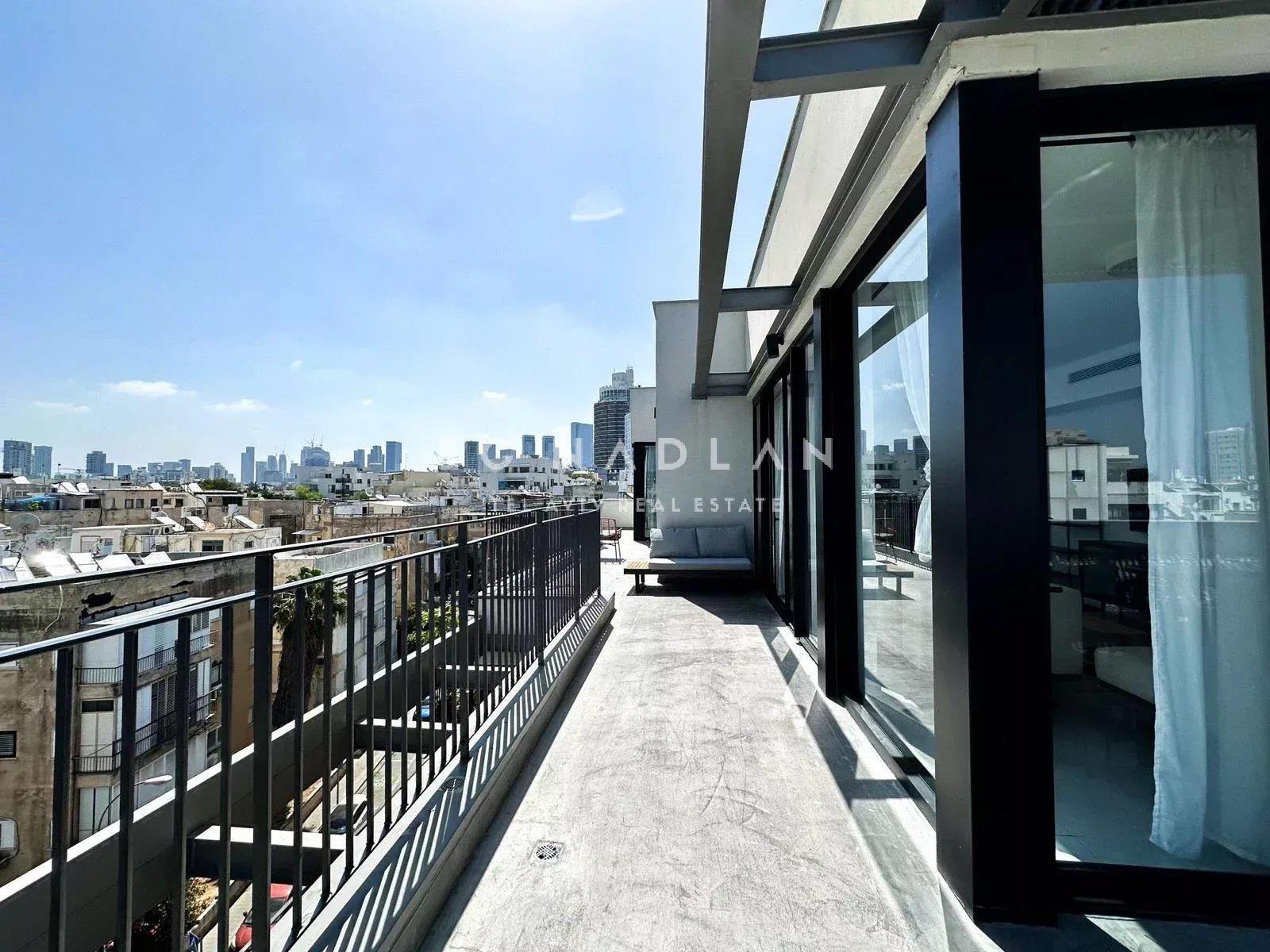 For sale in Tel-Aviv. Bograshov beach. Amazing penthouse of 2 bedrooms