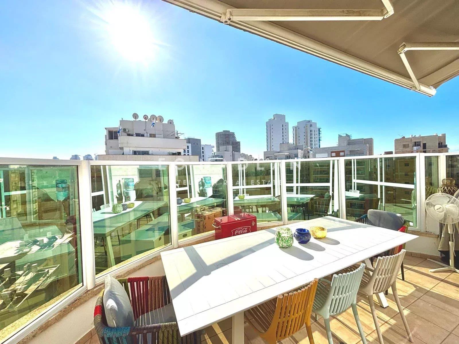 For sale in Netanya, amazing penthouse with a sea view
