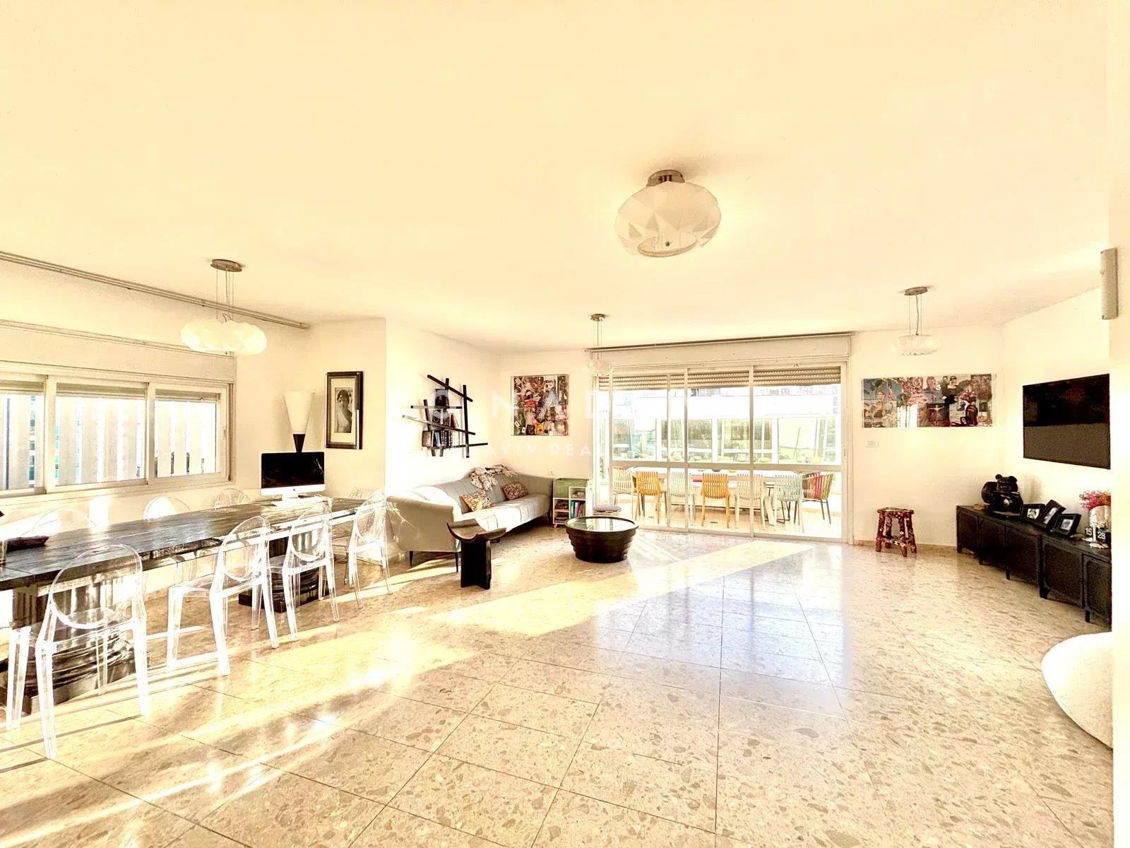 For sale in Netanya, amazing penthouse with a sea view