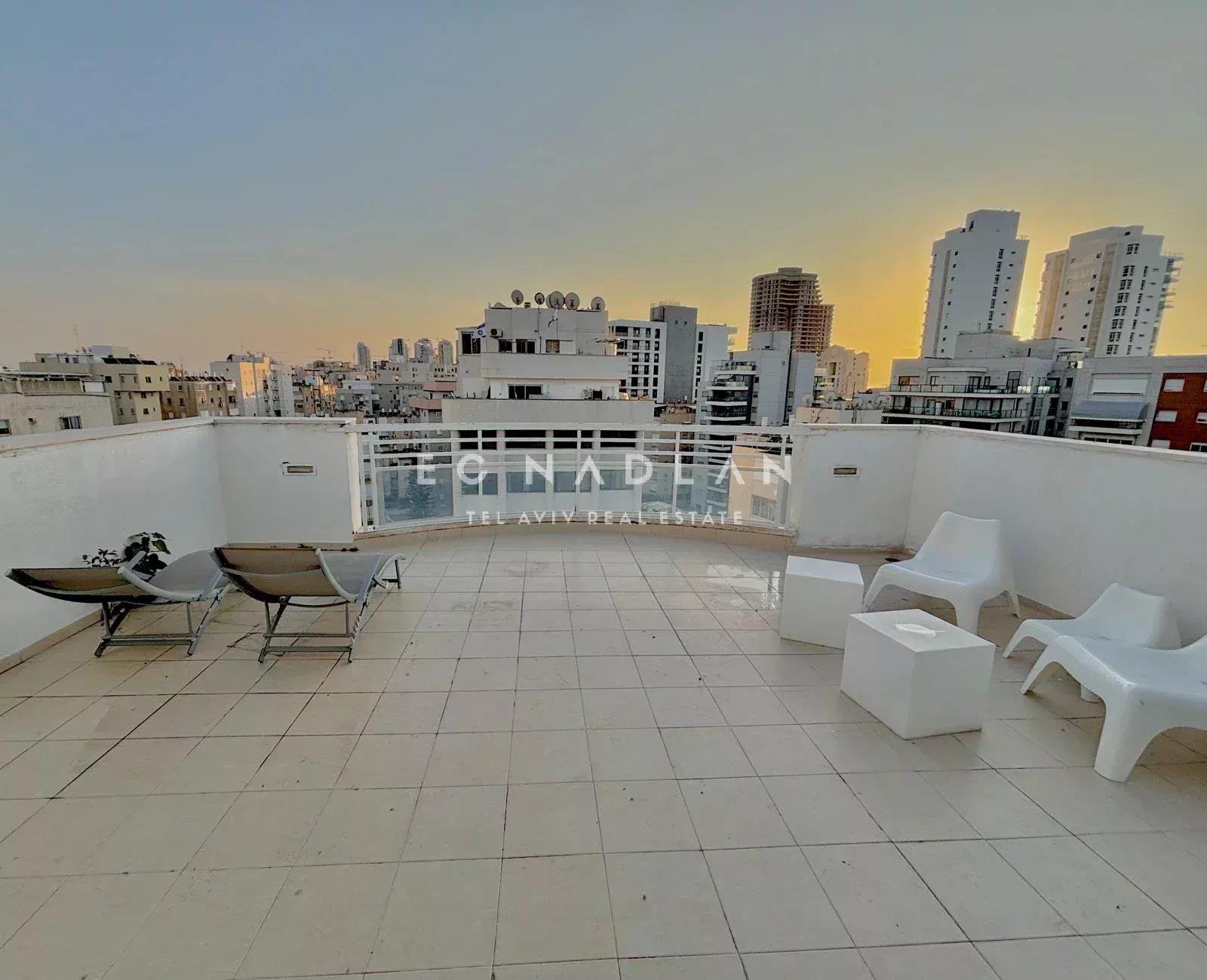 For sale in Netanya, amazing penthouse with a sea view