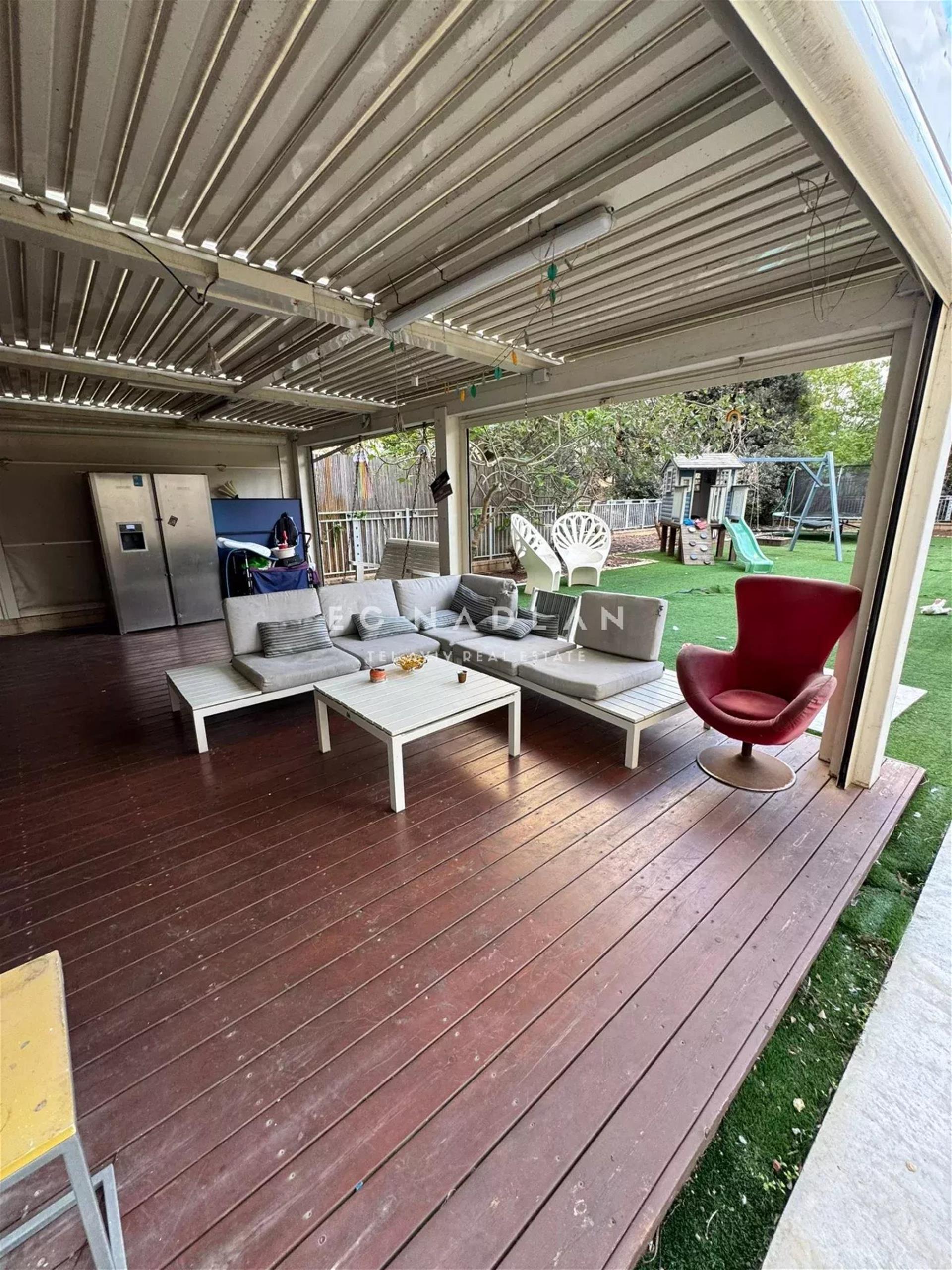 For sale in Tel-Aviv, Large Garden Apartment
