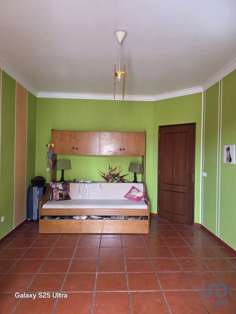 Home / Villa with 4 Rooms in Almeirim with 110,00 m²
