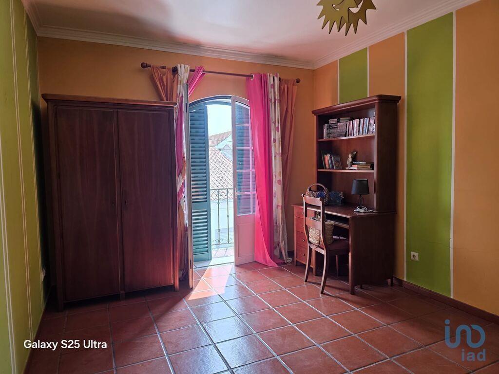 Home / Villa with 4 Rooms in Almeirim with 110,00 m²