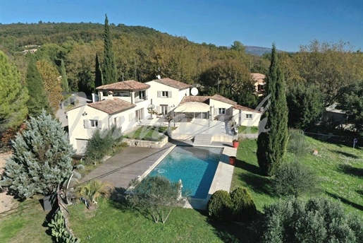 Villa Of 300 M² With 4 Bedrooms Land Of 5000 M²