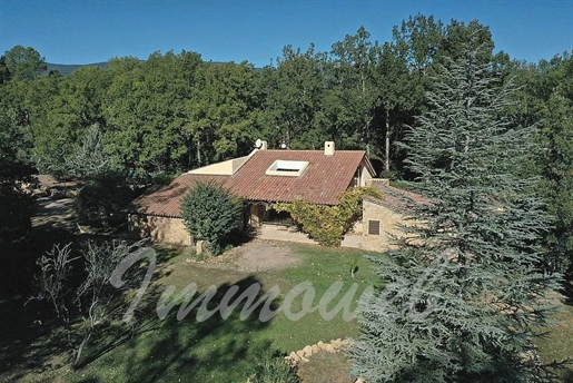 Villa of 282 m² with 5 bedrooms and guest house