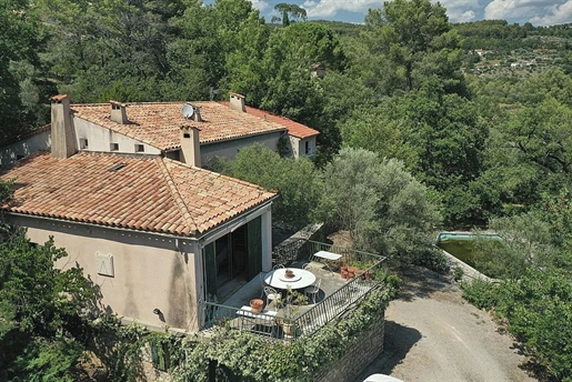 Villa to renovate of 200 m² with 5 bedrooms