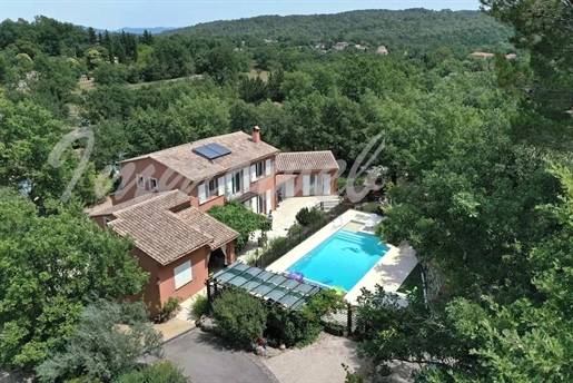 Villa of 228 m² with 6 bedrooms and independent studio