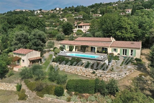 Smuk villa med udsigt over dalen på 200 m² med gæstehus