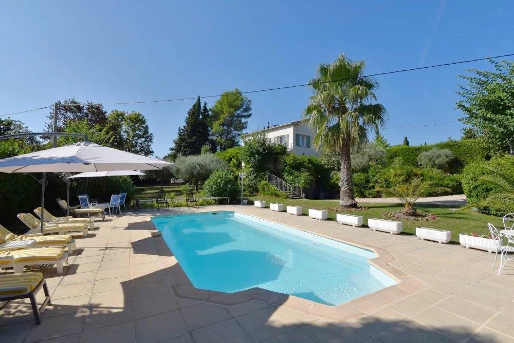 Close to the village center Charming house of 200 m²