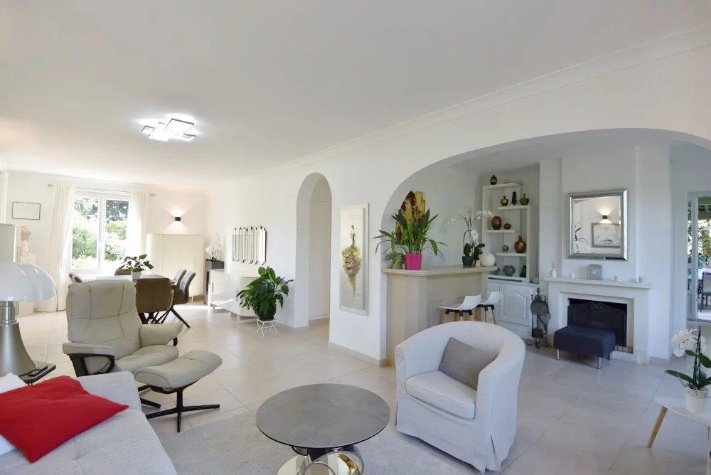 Close to the village center Charming house of 200 m²