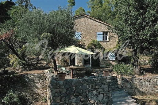 View of the valley Stone house of 140 m² with 3 bedrooms